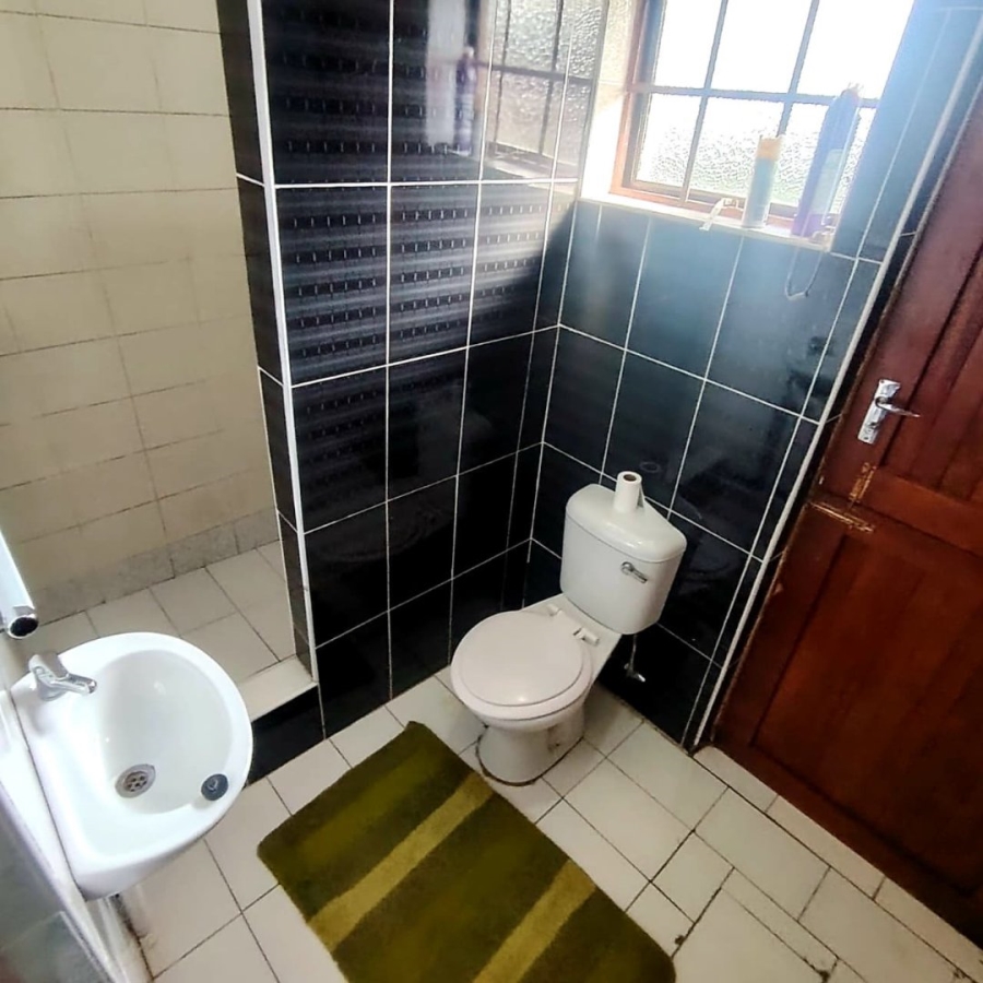 6 Bedroom Property for Sale in Baysville Eastern Cape